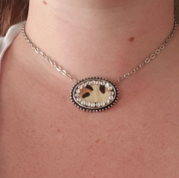 Leopard print necklace - Picture 3 of 4